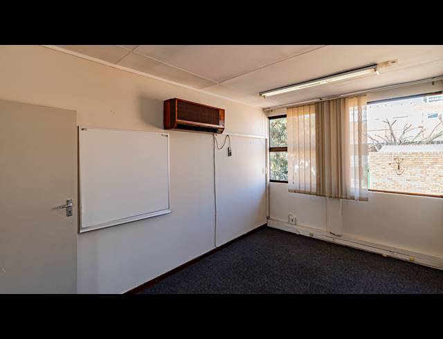 498M² OFFICE TO LET IN FERNDALE